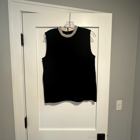 St. John Sleeveless Mock Neck, Black/Cream Top, Size Large - Picture 4 of 8